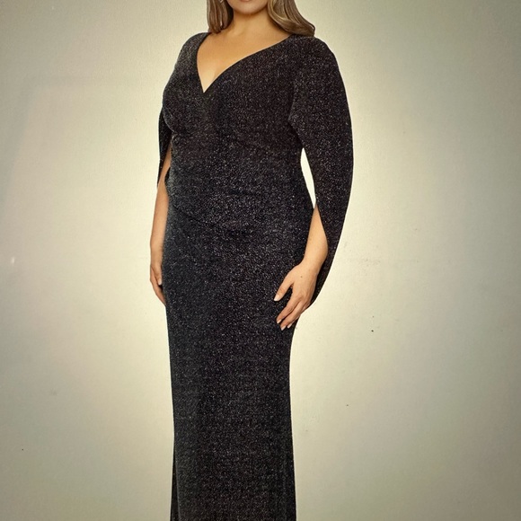 Betsy and Adam black/silver Metallic Cowl-Back Gown. Size 18W - Picture 3 of 3